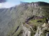 Belvédère du Maïdo - Parc National de La Réunion : vue sur le belvédère du Maïdo qui surplombe le cirque de Mafate