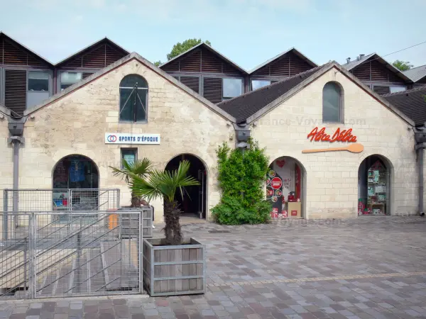 Bercy Village - Mall shops settled in the old cellars of the Saint-Émilion courtyard