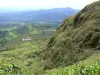 Berg Pelée - Bekijk parkeerplaats spoiler en de omliggende groene landschap van het wandelpad naar de top van de vulkaan