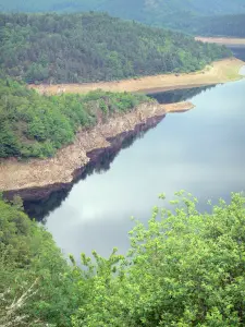 Bergengte van Truyère - Uitzicht op het meer van de dam Grandval vanuit het gezichtspunt Mallet