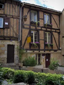 Bergerac - Maisons à colombages de la place de la Myrpe, dans la vallée de la Dordogne