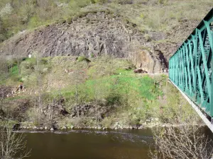 Bergkloven van Allier - Eiffelbrug over de rivier de Allier, in het hart van de kloven, in de stad Monistrol-d'Allier