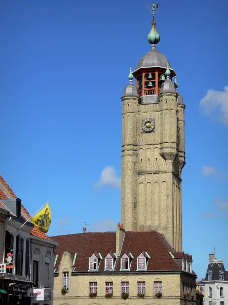 Bergues - Het Belfort en de huizen van de ommuurde stad