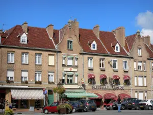 Bergues - Maisons et commerces de la ville fortifiée