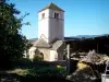 Berzé-la-Ville - Torre de la plaza de la iglesia románica de Nuestra Señora de la Purificación