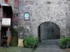 Besse-et-Saint-Anastaise - Medieval and Renaissance town: town gate