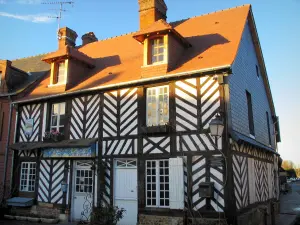 Beuvron-en-Auge - Casa de madera del pueblo en el Pays d'Auge