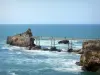 Biarritz - Footbridge leading to the rock of the Virgin