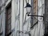 Billom - Lampione, finestre e facciata a graticcio del medievale (quartiere medievale)