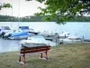 Biscarrosse and Parentis lake - Bench overlooking the boats of the port of Parentis-en-Born, the lake and its wooded shore