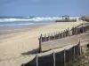 Biscarrosse-Plage - Côte d'Argent : plage de sable de la station balnéaire et vagues de l'océan Atlantique