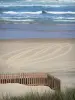 Biscarrosse-Plage - Plage de sable de la station balnéaire et vagues de l'océan Atlantique