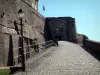 Bitche - Sloping paved path leading to the entrance to the citadel