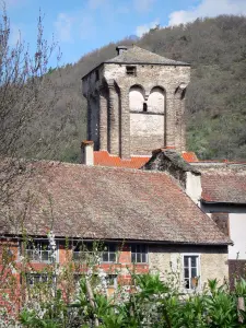Blesle - Tour des Mercoeur oder Turm mit zwanzig Winkeln, der die Dächer des Dorfes dominiert