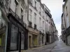 Blois - Rue en pente bordée de maisons