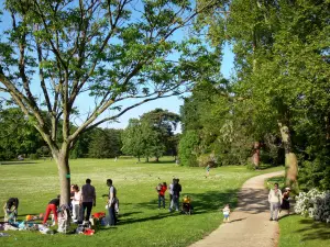 Bois de Boulogne - Passeie no Parque Bagatelle