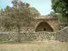 Bories村 - 干燥石头大厦（建筑）与面包烤箱，低墙和树