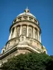 Boulogne-sur-Mer - Cúpula (cúpula) de la Basílica de Notre Dame y el árbol