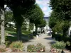 Bourbon-l'Archambault - Parque Termal, con árboles, flores y bancos