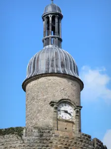 Bourbon-l'Archambault - Clock Tower Wie Wat Ontevredenheid