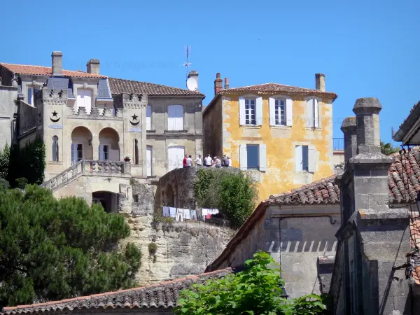 Bourg - View of the facade of the upper town, including that of the Moorish house 