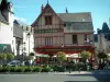 Bourges - Mansões e casa de enxaimel com um terraço restaurante