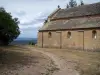 Brancion - Église romane Saint-Pierre, sentier et point de vue sur les paysages environnants