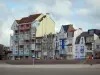 Bray-Dunes - Брей-Дюны: Опаловый берег: песчаный пляж, здания и дома морского курорта