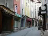 Briançon - Alta ciudad (ciudadela Vauban Vauban ciudad): High Street (Gran Gárgola), con su canal central, sus casas con fachadas de colores y tiendas
