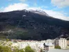 Briançon - Edificios en la ciudad y las montañas
