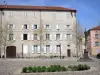 Brioude - Place Grégoire de Tours et façades de la vieille ville