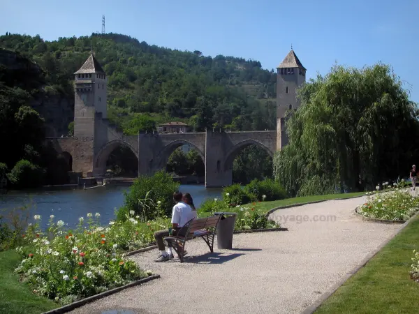 Cahors - Guide tourisme, vacances & week-end dans le Lot