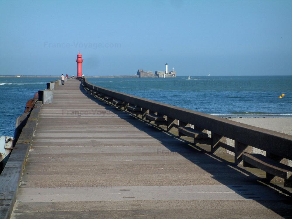 Guide du Pas-de-Calais - Boulogne-sur-Mer - Jetée, phares, mer (la Manche) et plage