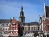 Cambrai - Kirche Saint-Géry mit ihrem Kirchturm und Häuser der Stadt