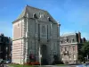Cambrai - Tor Notre-Dame, Häuser und Blumen