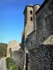 Camon - Clocher de l'église (ancienne abbatiale) et remparts