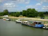 Canal des Ardennes - Bateaux amarrés, sur le canal des Ardennes, à Pont-à-Bar, sur la commune de Dom-le-Mesnil