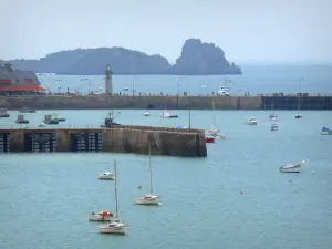 Cancale - Boten, steigers van de haven van Houle (vissershaven) en rock Cancale