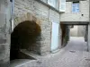 La Canourgue - Porches et façades de maisons du village