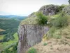 Cantal Landschaften - Blick auf das Tal von Alagnon vom Basaltsporn der Kapelle Sainte-Madeleine de Chalet in Massiac