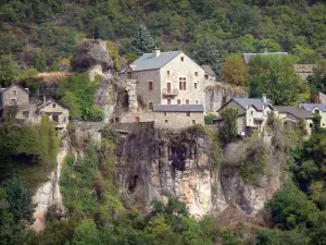 Cantobre - Case del villaggio arroccato Cantobre, nella città di Nant, nella valle del Dourbie e del Parc Naturel Régional des Grands Causses