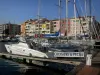 Cap d'Agde - Barcos e iates da marina e edifícios da estância balnear