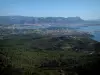 Capela Notre-Dame-du-Mai - Da capela (Cap Sicié península), vista da floresta de Janas, La Seyne-sur-Mer, a costa, o mar Mediterrâneo, o porto de Toulon, a cidade de Toulon e Mount Faron