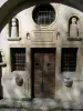 Capilla de Pétètes - Fachada de la capilla de San Gregorio adornado con estatuas ingenuos; Benevento-y-Charbillac