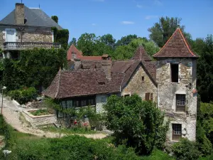 Carennac - Turm und Häuser des Dorfes, im Quercy