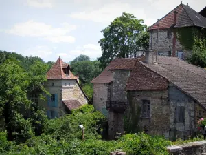 Carennaque - Casas e árvores de pedra, em Quercy