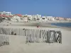 Carnon-Plage - Praia de areia, casas e edifícios da estância balnear, mar Mediterrâneo