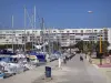 Carnon-Plage - Quay, marina com barcos à vela e edifícios da estância balnear