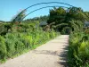 Casa e jardins de Claude Monet - Jardin de Monet, Giverny: Clos Normand: beco central com seus arcos adornados com rosas de escalada