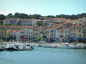 Cassis - Port with its boats and houses in the colourful facades